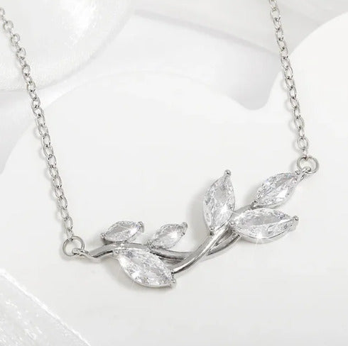 Fashion Cubic Zirconia Flower Pendant Necklace For Women
