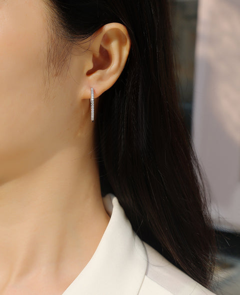 Yuedong Light - Fashionable And Luxurious Diamond Jewelry Pendant Set