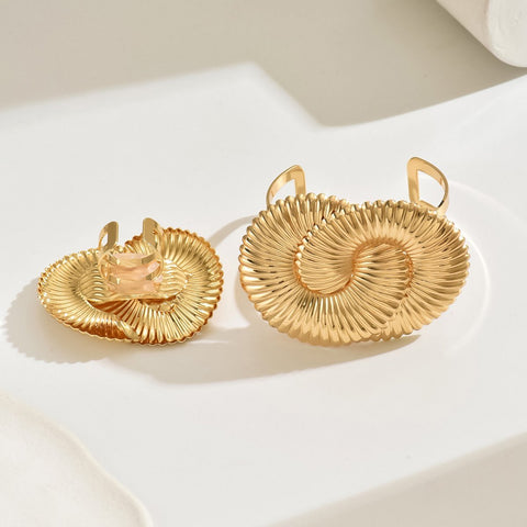 14K Gold Plated Golden Shell-Inspired  Jewelry Set - Necklace, Earrings, And Ring