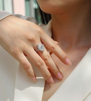 The Realm Of Delight - A Fashionable Diamond Jewelry Piece Set With Moissanite S925 Sterling Silver And Platinum-plated Diamond Ring