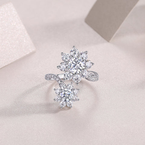 Petal Morning Dew - A Fashionable Diamond Jewelry Piece Set With 1-carat Moissanite S925 Sterling Silver And Platinum Diamond Ring