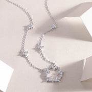 Iris - A Fashionable And Luxurious Diamond Jewelry Pendant Set With Moissanite S925 Sterling Silver And Platinum Plating